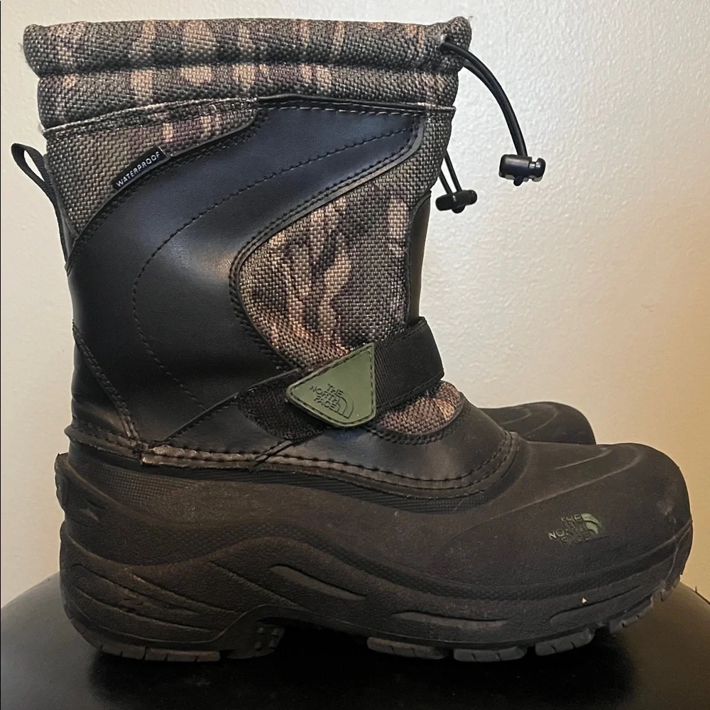 The North Face Black and Green Camouflage Boots, size 5